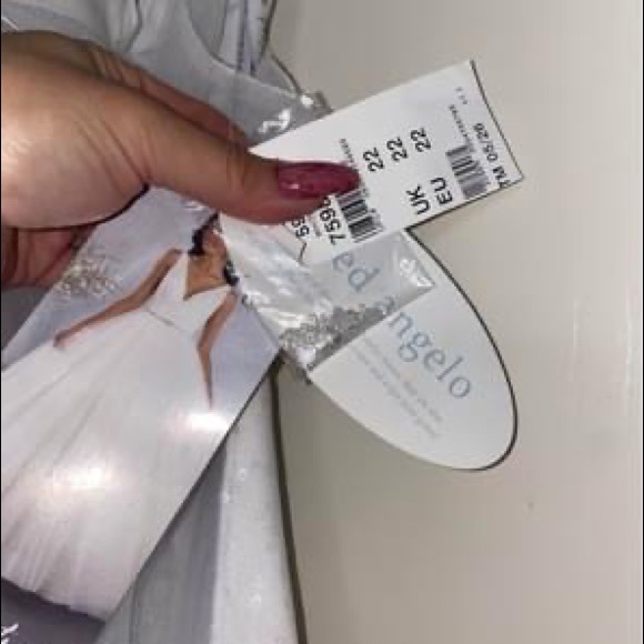 Brand new Alfred Angelo wedding gown - Picture 6 of 13